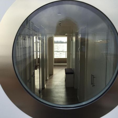 Schwimmendes Ferienhaus Antares One By Seeblick Ferien Oro, Rundum Wasser, Sauna Olpenitz Ngoại thất bức ảnh