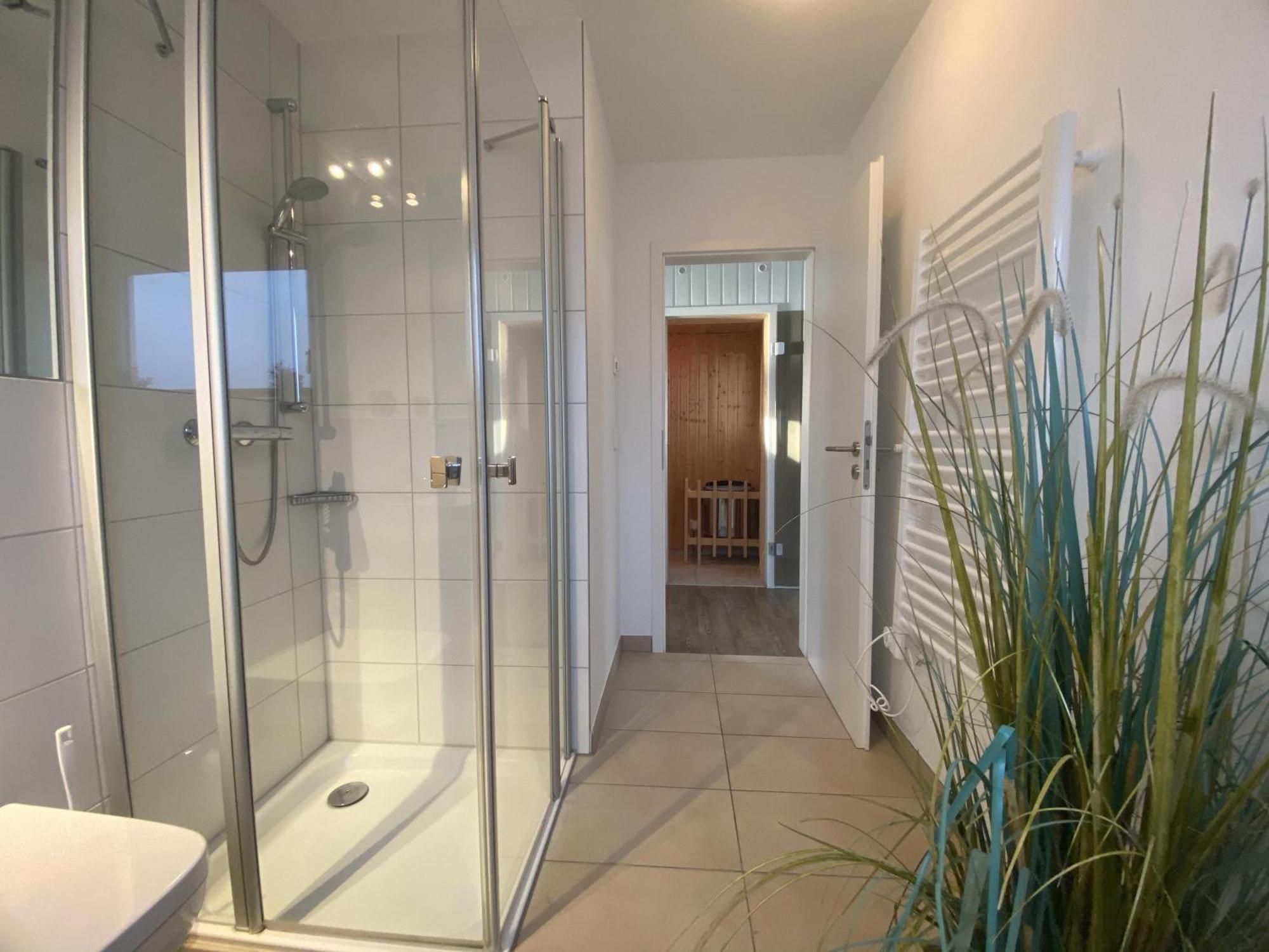 Schwimmendes Ferienhaus Antares One By Seeblick Ferien Oro, Rundum Wasser, Sauna Olpenitz Ngoại thất bức ảnh