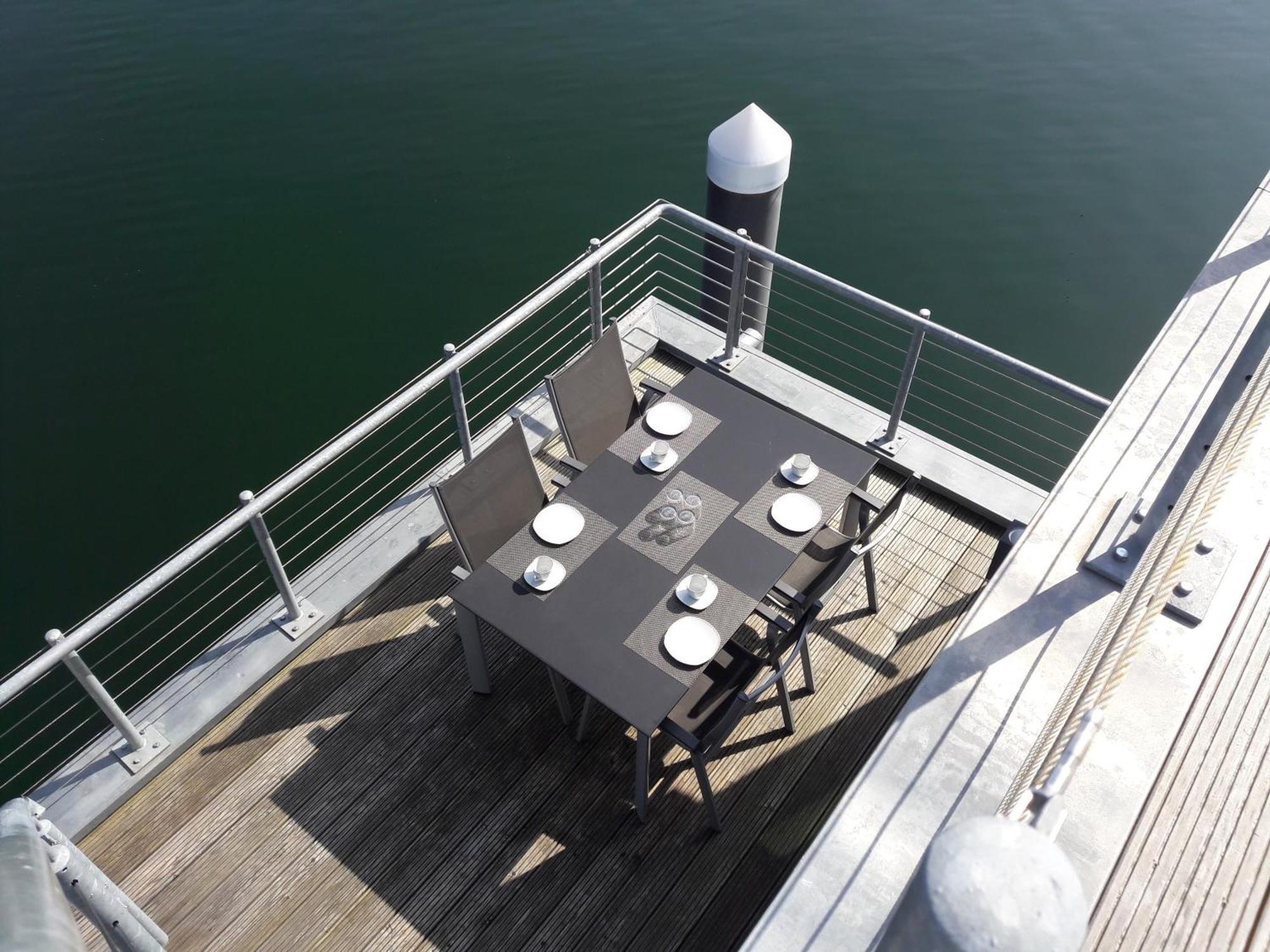 Schwimmendes Ferienhaus Antares One By Seeblick Ferien Oro, Rundum Wasser, Sauna Olpenitz Ngoại thất bức ảnh
