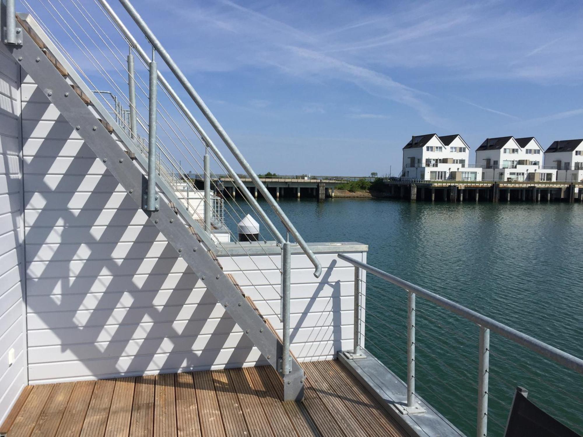 Schwimmendes Ferienhaus Antares One By Seeblick Ferien Oro, Rundum Wasser, Sauna Olpenitz Ngoại thất bức ảnh