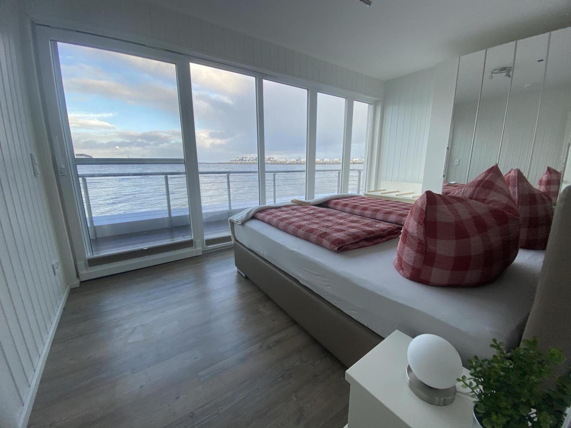 Schwimmendes Ferienhaus Antares One By Seeblick Ferien Oro, Rundum Wasser, Sauna Olpenitz Ngoại thất bức ảnh
