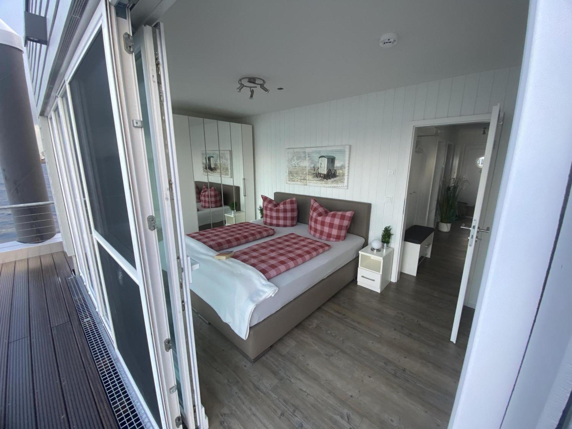 Schwimmendes Ferienhaus Antares One By Seeblick Ferien Oro, Rundum Wasser, Sauna Olpenitz Ngoại thất bức ảnh